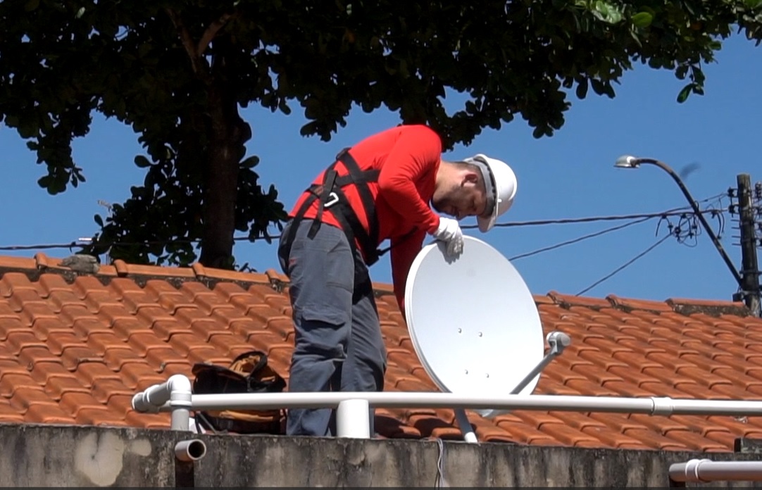 Mcom amplia distribuição de kits de antenas de TV digital parabólica, via satélite, para 9 municípios potiguares