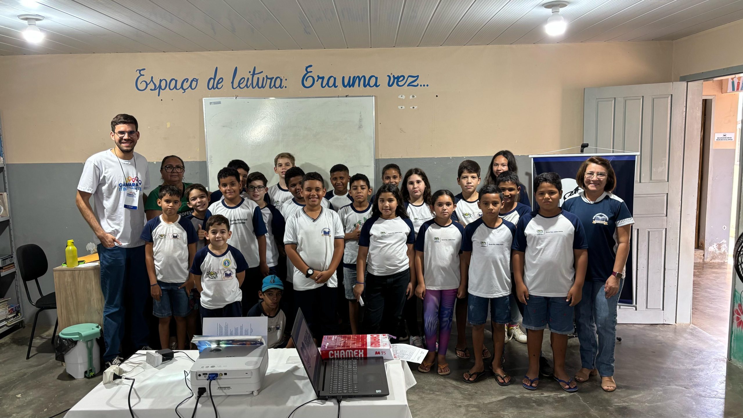 Escola do Legislativo José Bezerra Gomes realiza simulação de sessão legislativa com estudantes no Distrito da Cruz