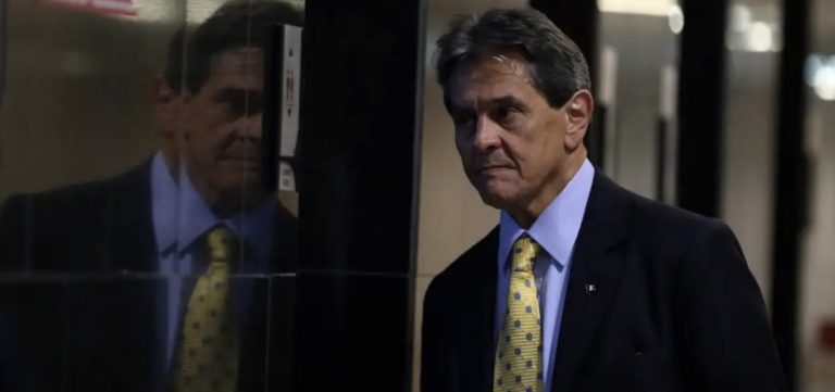 Roberto Jefferson já está em prisão domiciliar e com tornozeleira instalada