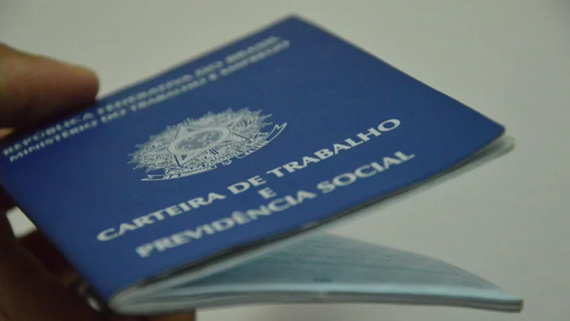 Brasil tem melhor abril da série histórica e cria mais de 257 mil empregos formais