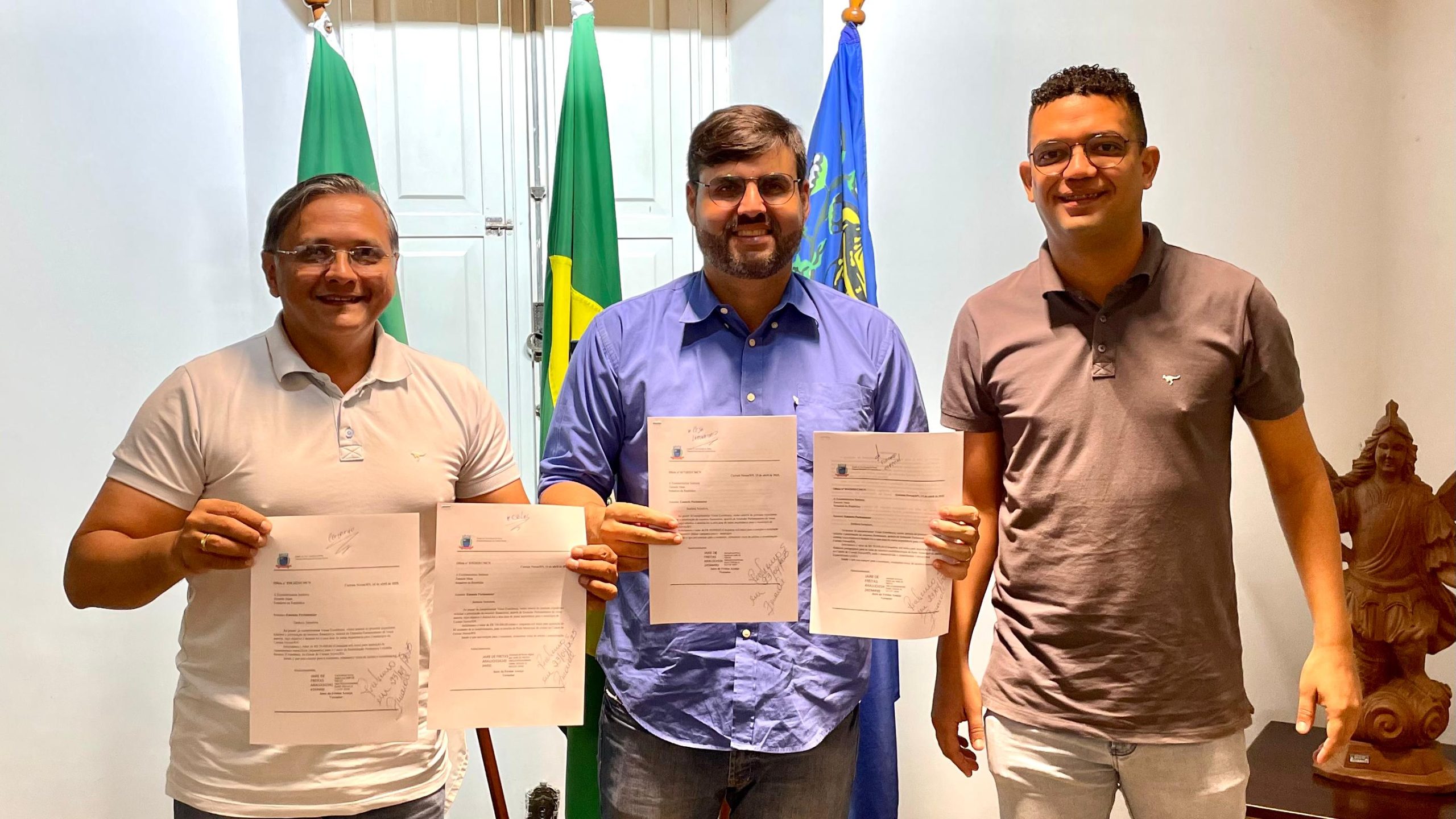 Vereador Prof. Jaire entrega mais de R$ 400mil em emendas individuais para o prefeito Lucas Galvão