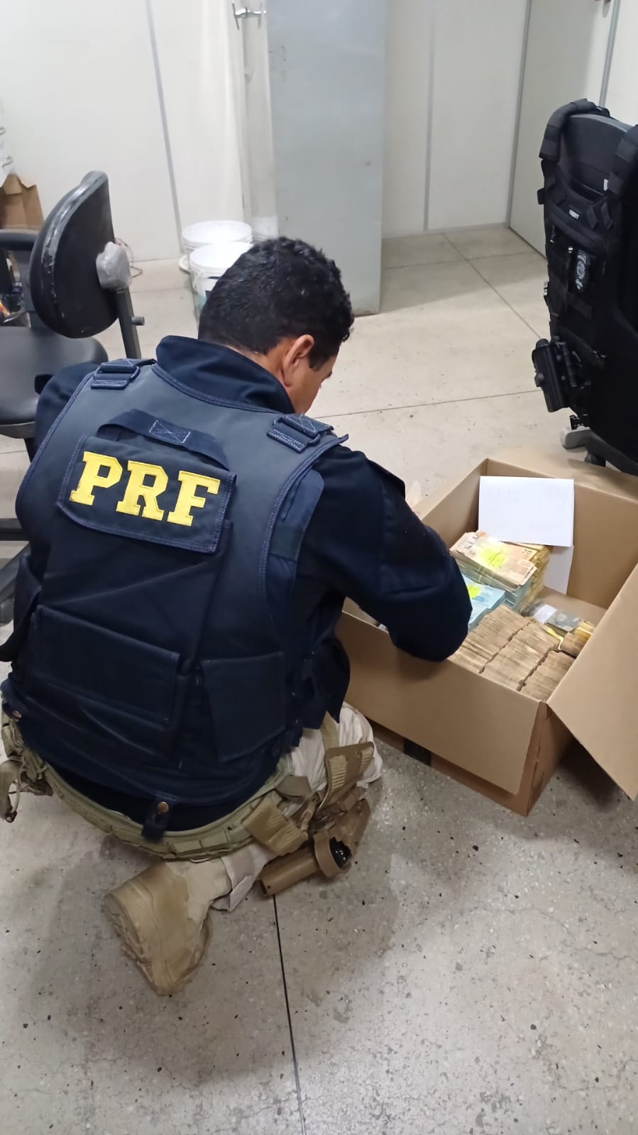 PRF E PM/RN Recuperam quase  R$ 1 milhão furtado de agência Bancária em ação Conjunta BR-226