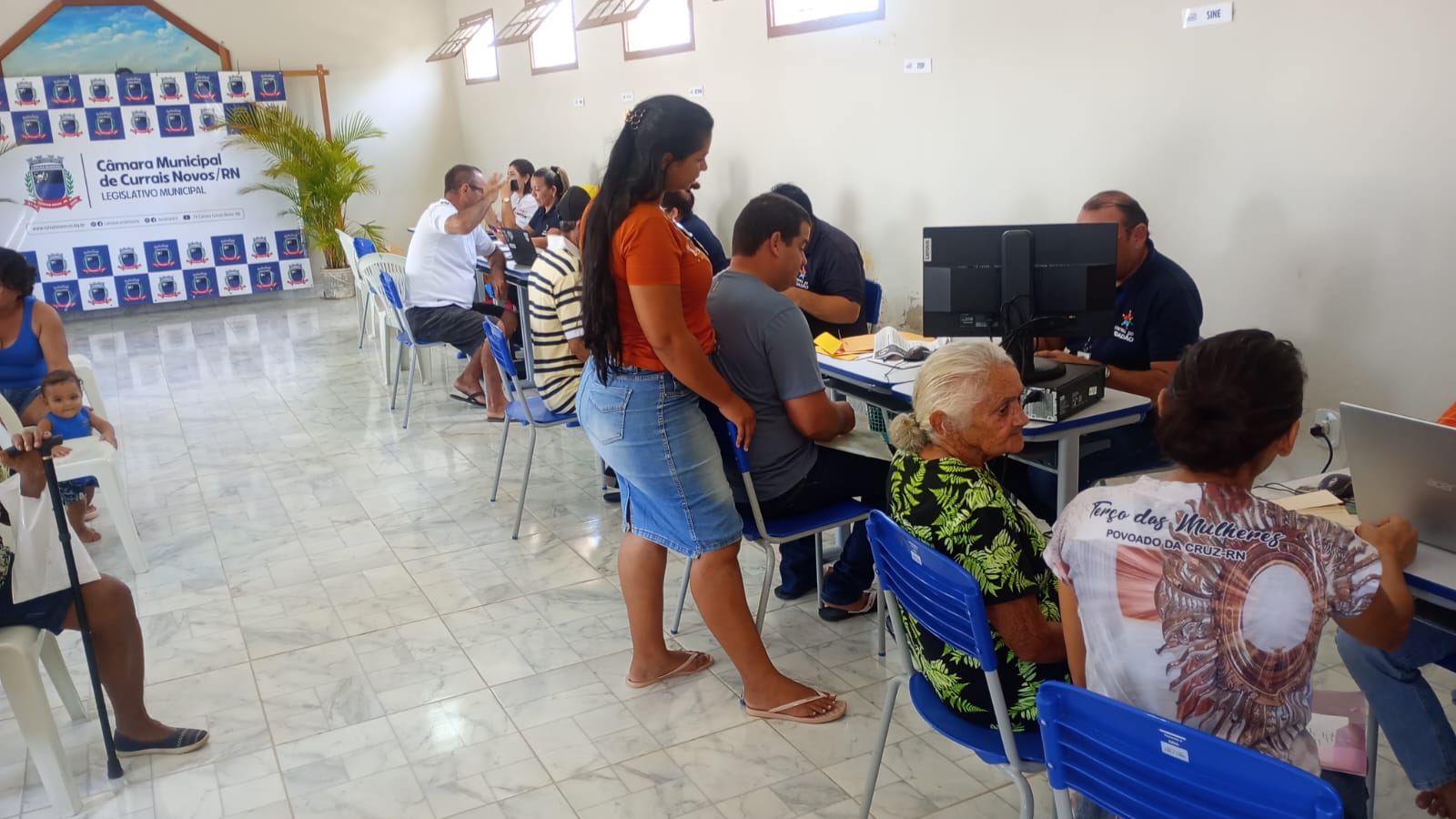 CIDADANIA EM AÇÃO: CÂMARA ITINERANTE REALIZA MAIS DE 500 ATENDIMENTOS NO DISTRITO DA CRUZ