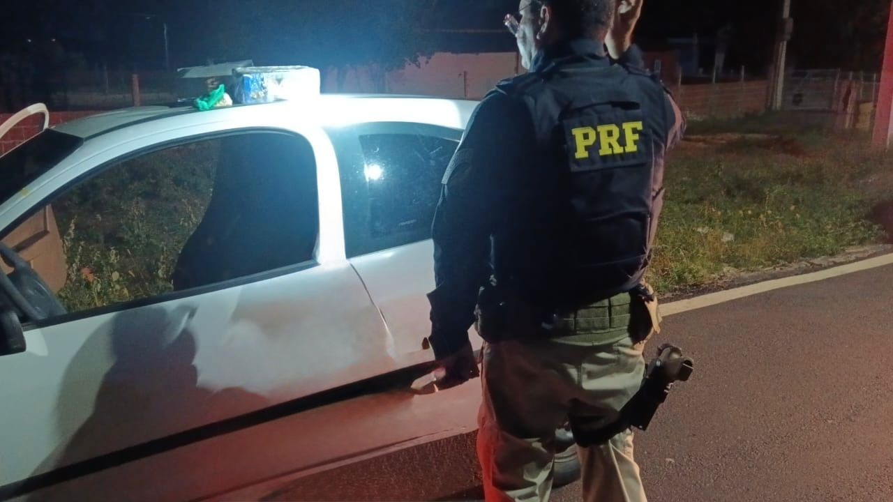 PRF apreende drogas e prende homem por tráfico na BR-406, em João Câmara/RN
