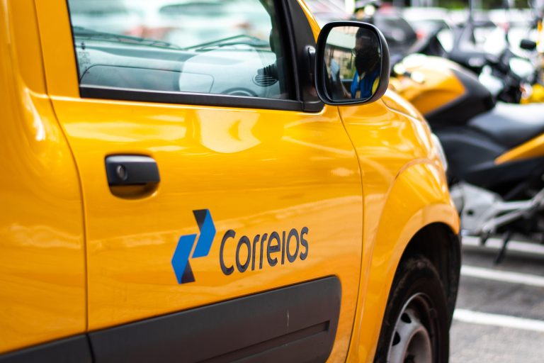 INSS considera utilizar agências dos Correios para atender pessoas afetadas por fraudes