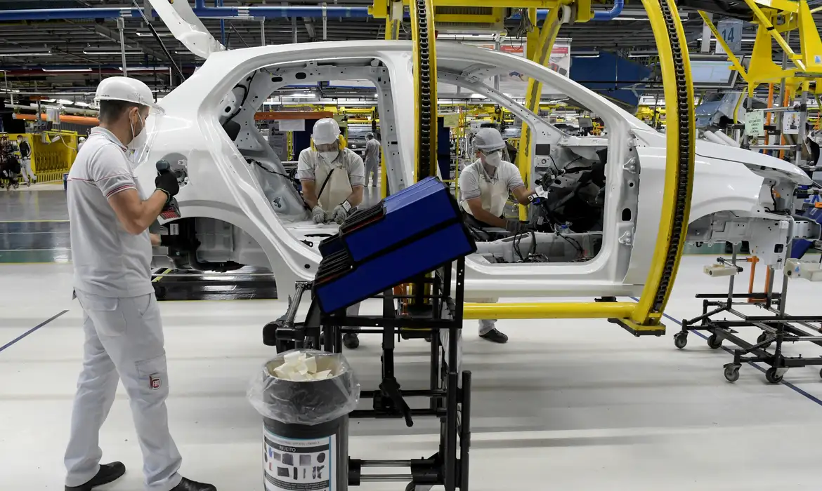 Confiança da indústria sobe em maio após dois meses de queda