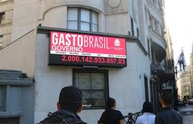 Governo ultrapassa marca de R$ 2 trilhões em gastos públicos em 2025