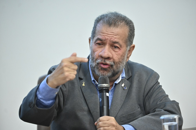 Lupi volta ao comando do PDT com discussão sobre apoio ao governo e INSS