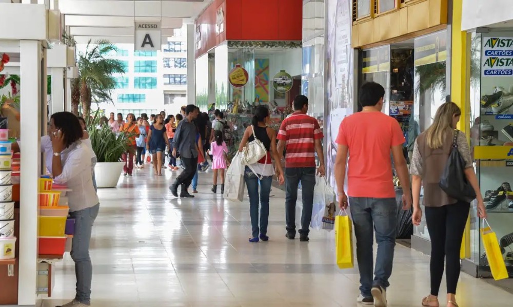 Regra sobre trabalho no comércio aos domingos e feriados entra em vigor em julho