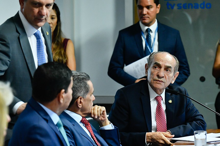 CCJ do Senado aprova texto-base da PEC do fim da reeleição no Executivo