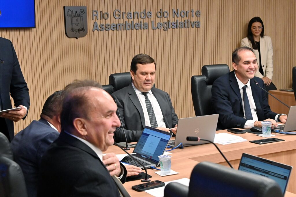 CCJ da ALRN aprova projeto que obriga escolas a advertirem sobre prática de cyberbullying