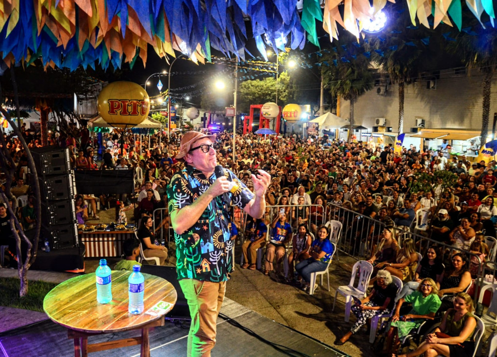 Mução leva gargalhadas e grande público ao Polo Poeta Antônio Francisco no MCJ 2025