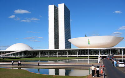 Enquanto Lula deve levar queda do IOF à justiça, Congresso esvazia debate sobre emendas no STF