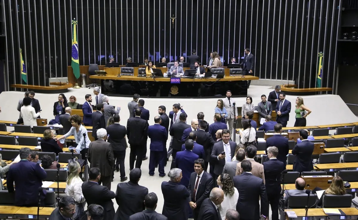Brasil tem média de um deputado federal preso por ano
