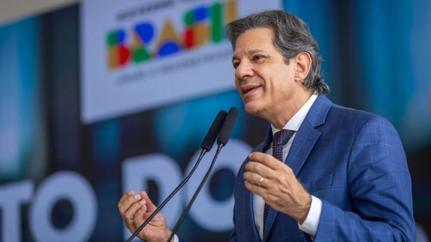 Haddad tira férias nesta 2ª feira em impasse sobre o IOF