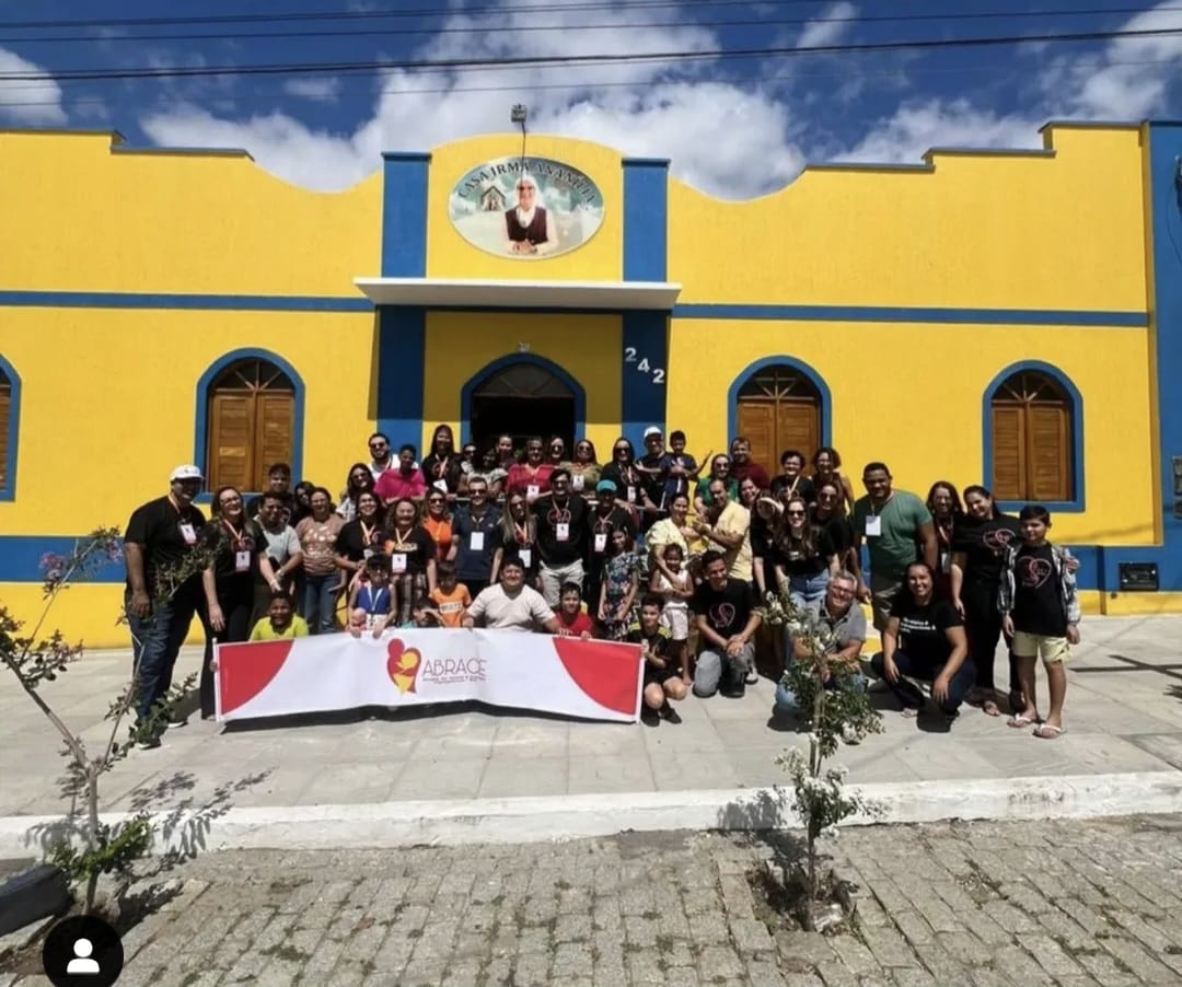 Final de semana de amor e solidariedade: Grupo Abrace realiza ações em praça pública e visita Casa Irmã Ananília