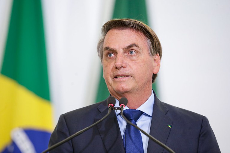 Bolsonaro passa mal durante agenda em Goiás, cancela compromissos e retorna a Brasília