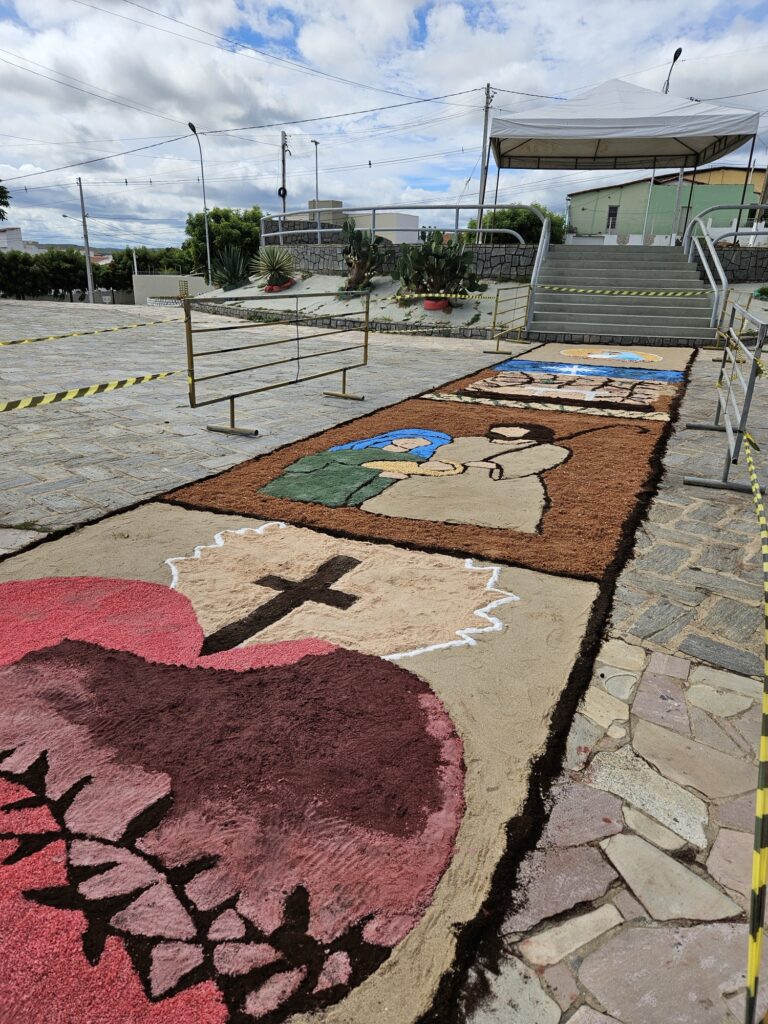 Paróquia da Imaculada Conceição arrecada materiais para confecção do Tapete de Corpus Christi em Currais Novos