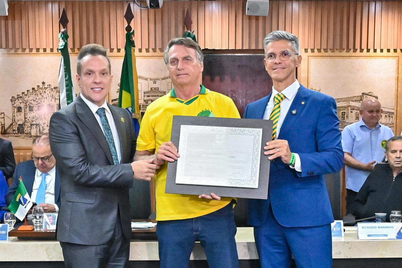 Em sessão conjunta, Assembleia e CMN fazem homenagem a Bolsonaro