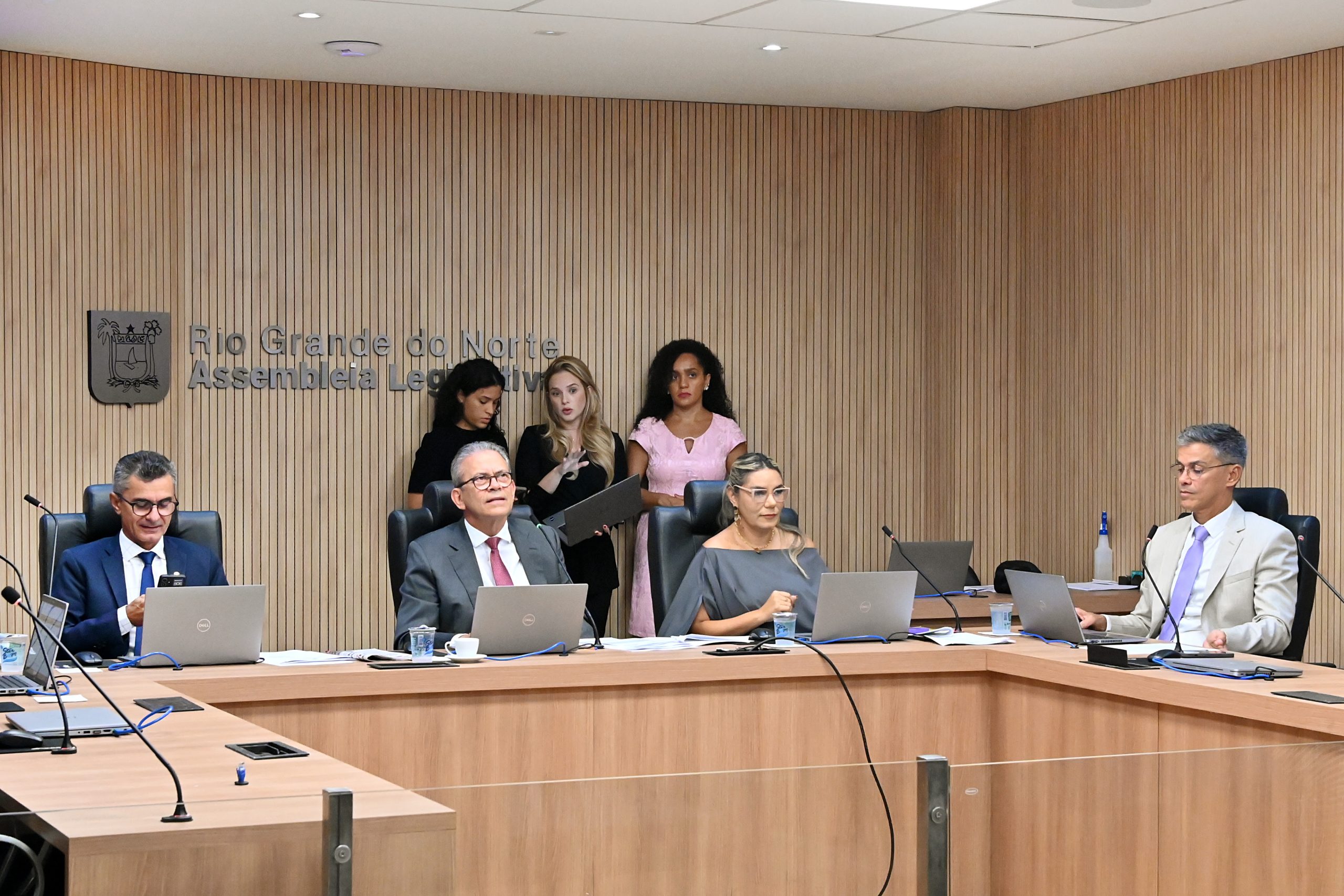 Comissão de Educação aprova projeto para notificar escolas sobre bullying e cyberbullying