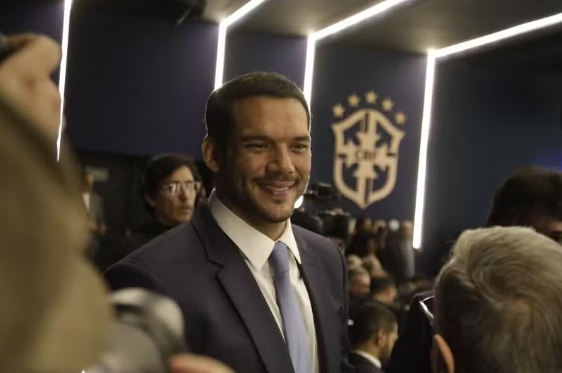 Já como presidente da CBF, Xaud mandou Nike parar produção da camisa vermelha da seleção