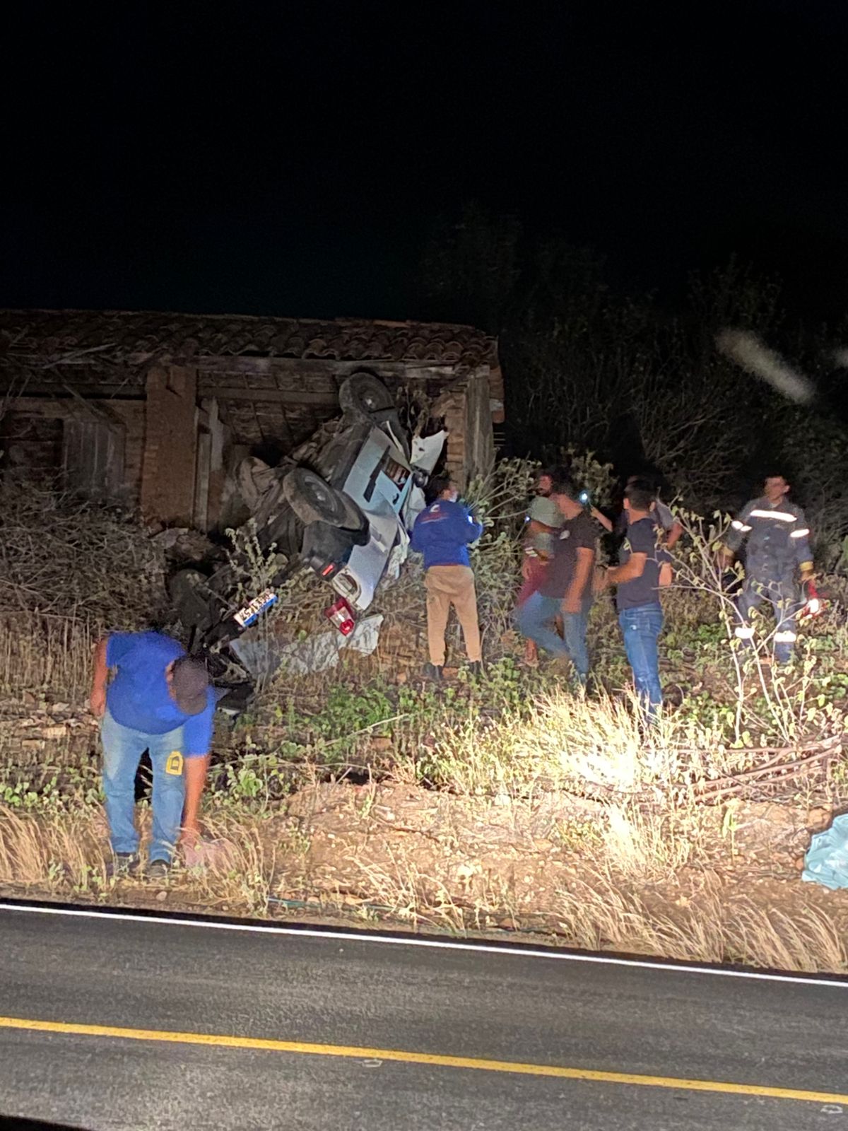 Acidente na RN entre São Vicente e Florânia: motorista fica preso às ferragens e é resgatado pelo corpo de bombeiros de currais novos