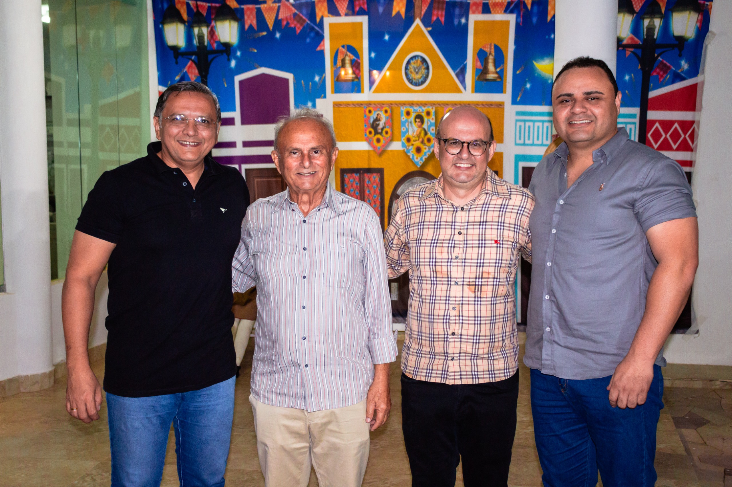 Vereador Prof. Jaire participa de noite de fé com visita de Sant’Ana na casa de Vilton Cunha