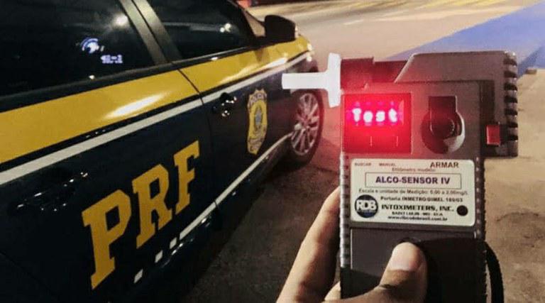 PRF PRENDE MOTORISTA POR EMBRIAGUEZ APÓS ACIDENTE NA BR-304