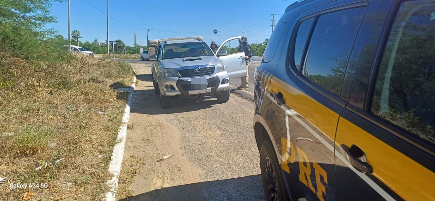 PRF recupera veículo roubado e prende condutor na BR-304, em Mossoró/RN