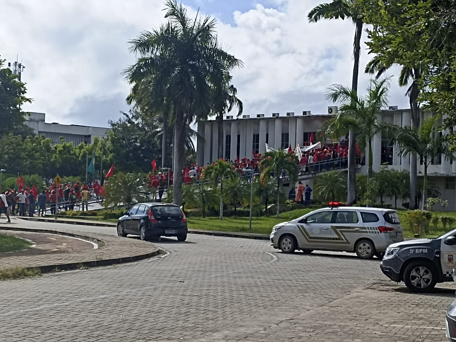 PRF acompanha novo deslocamento do MST na br-101, no rio grande do norte
