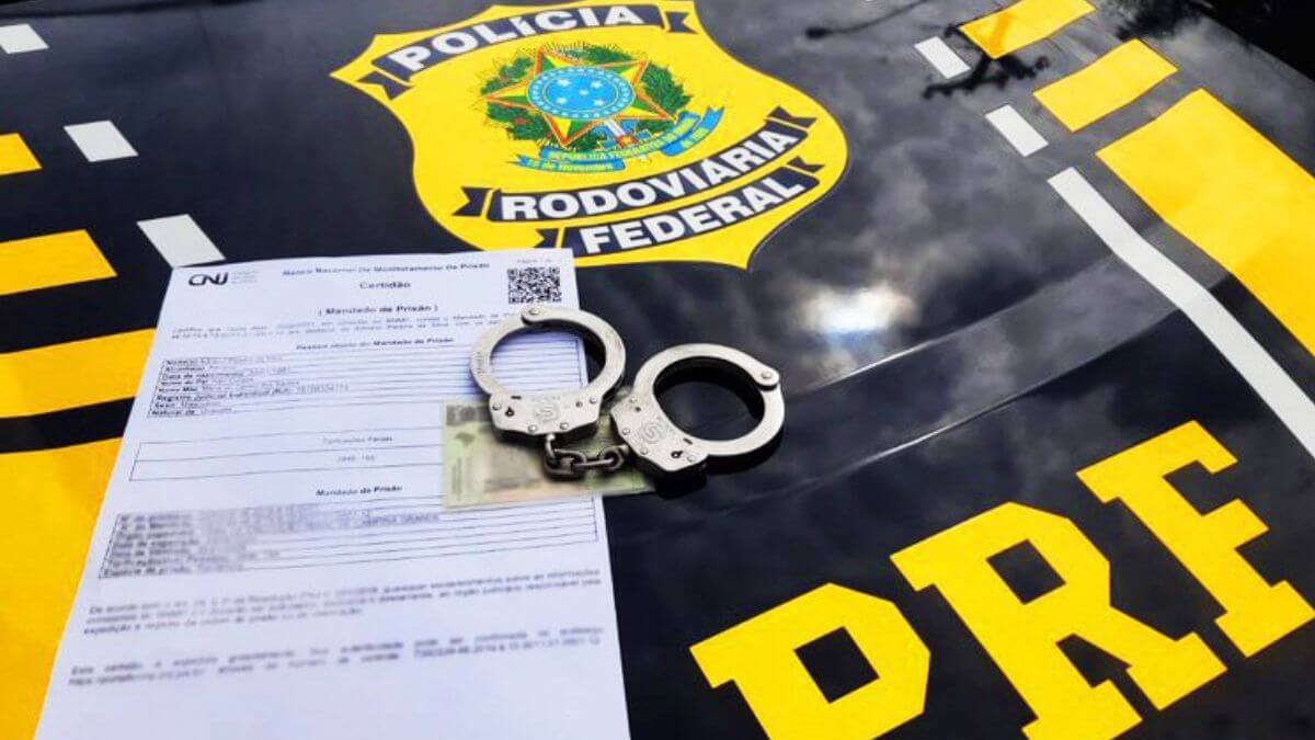 PRF prende condutor por embriaguez ao volante e mandado de prisão