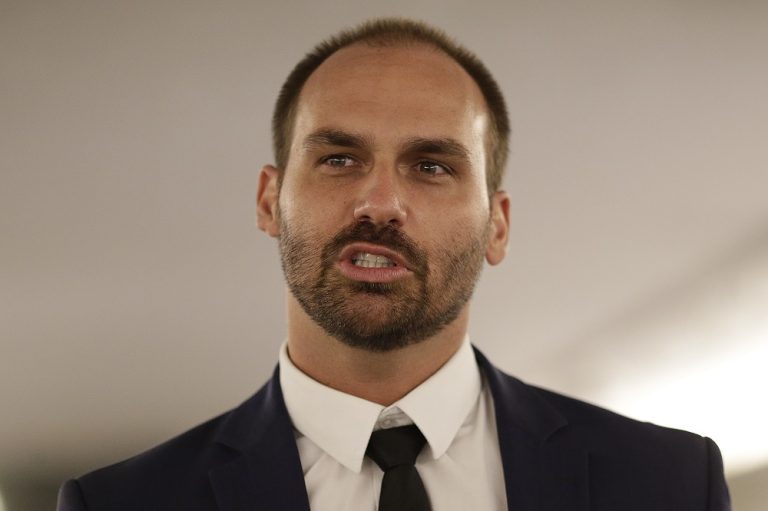 Moraes prorroga inquérito que investiga atuação de Eduardo Bolsonaro nos EUA
