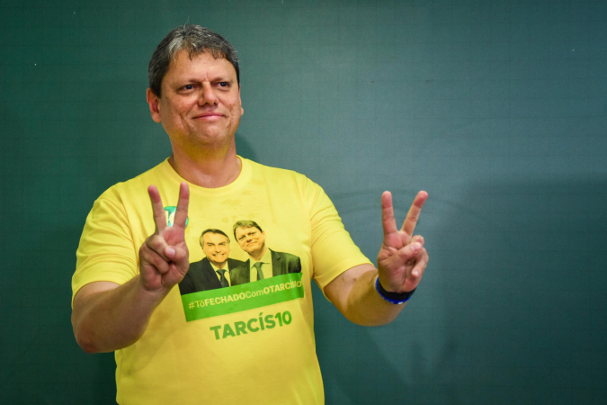 Articulação do Centrão por Tarcísio em 2026 irrita ala bolsonarista