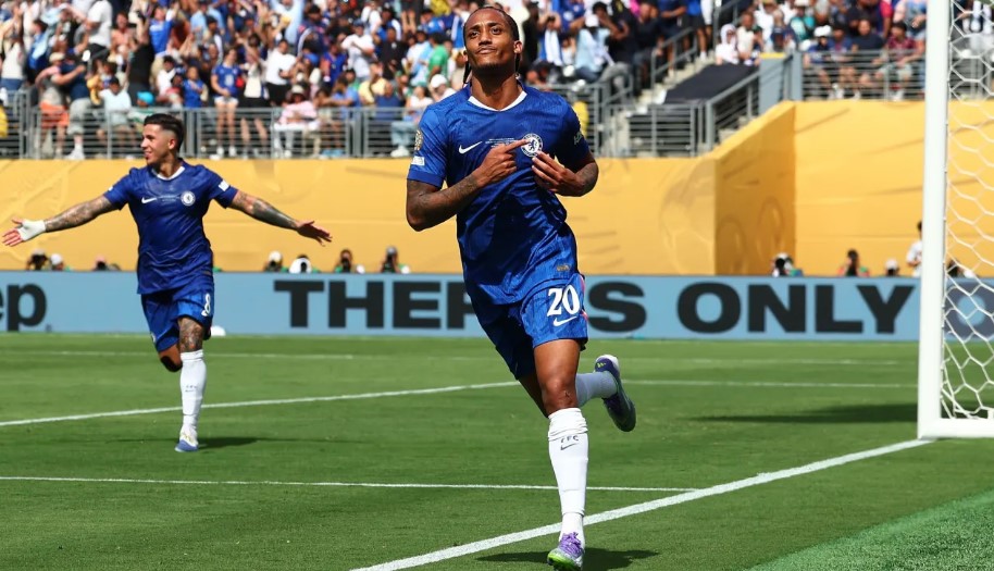Com golaço do brasileiro João Pedro, Chelsea vence o PSG por 3 a 0 e é campeão do Mundial