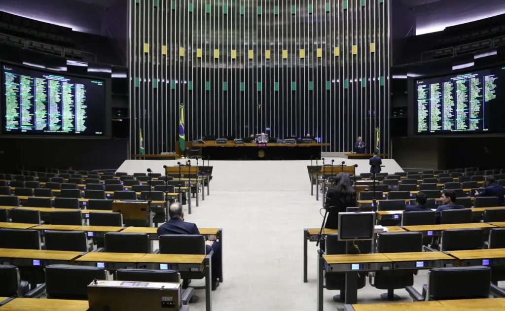 Mesa da Câmara declara a perda de mandatos de 7 deputados; veja quem são