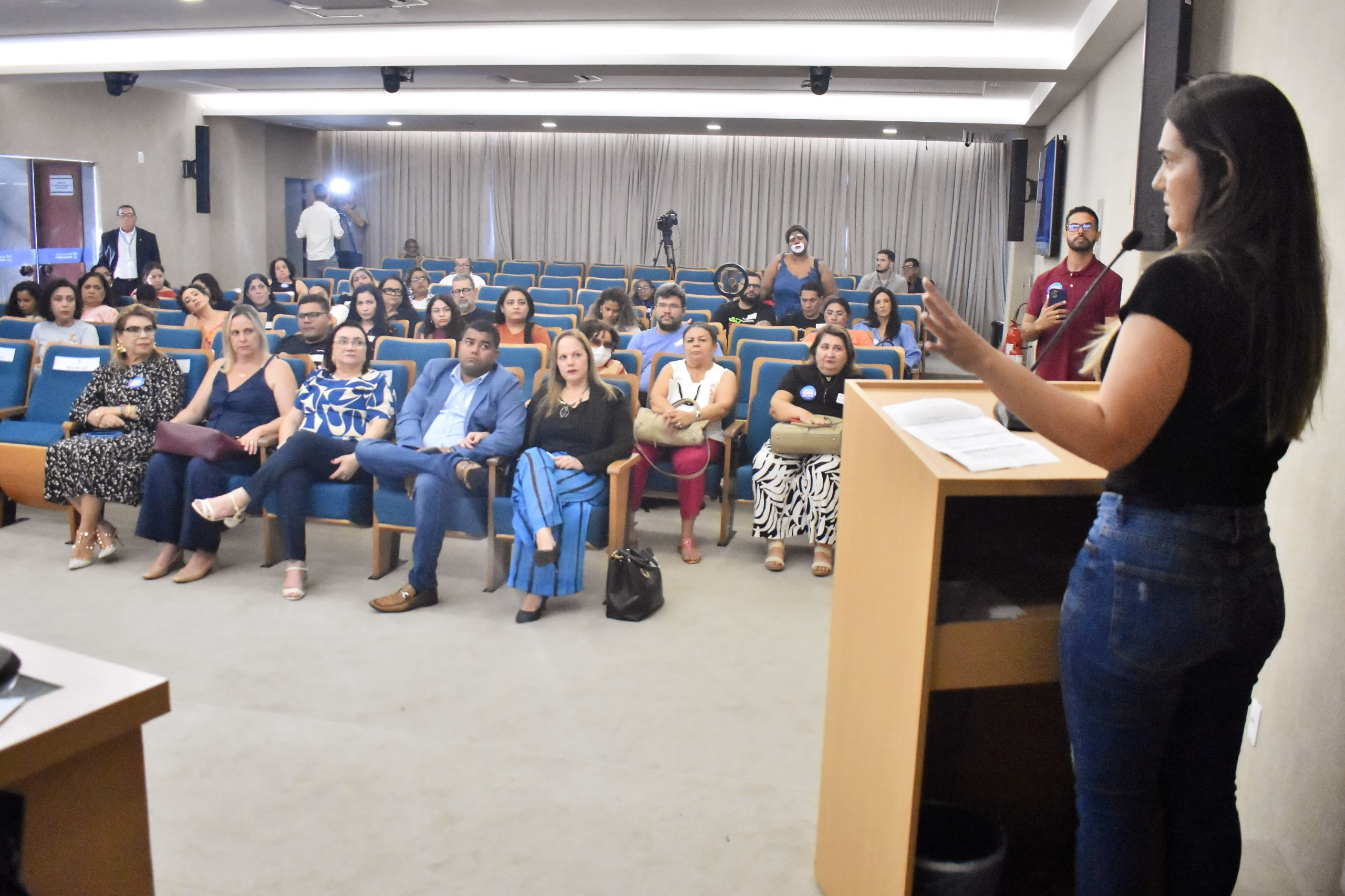 Audiência discute ações para garantir que planos custeiem terapias a autistas