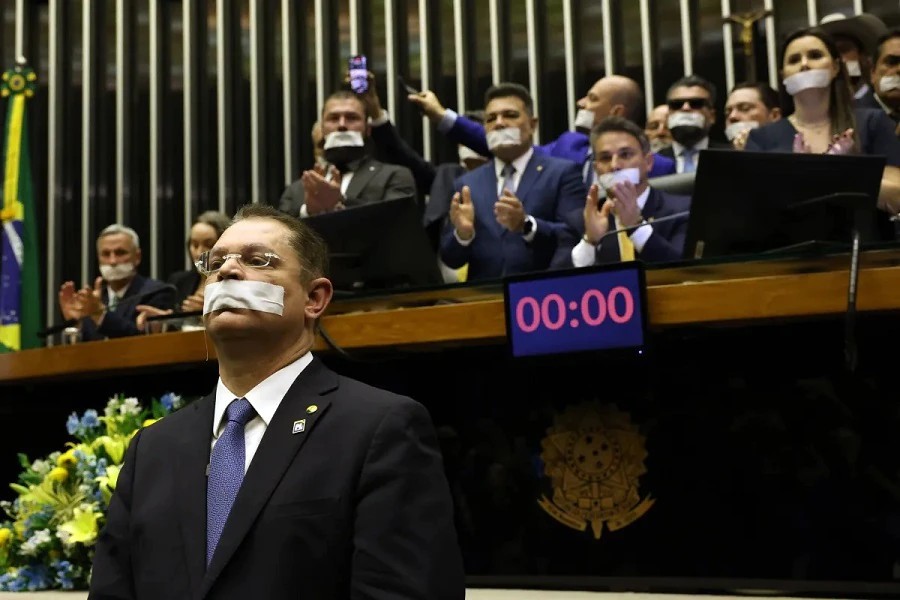 Câmara aprova urgência para punição a deputados que obstruírem trabalhos