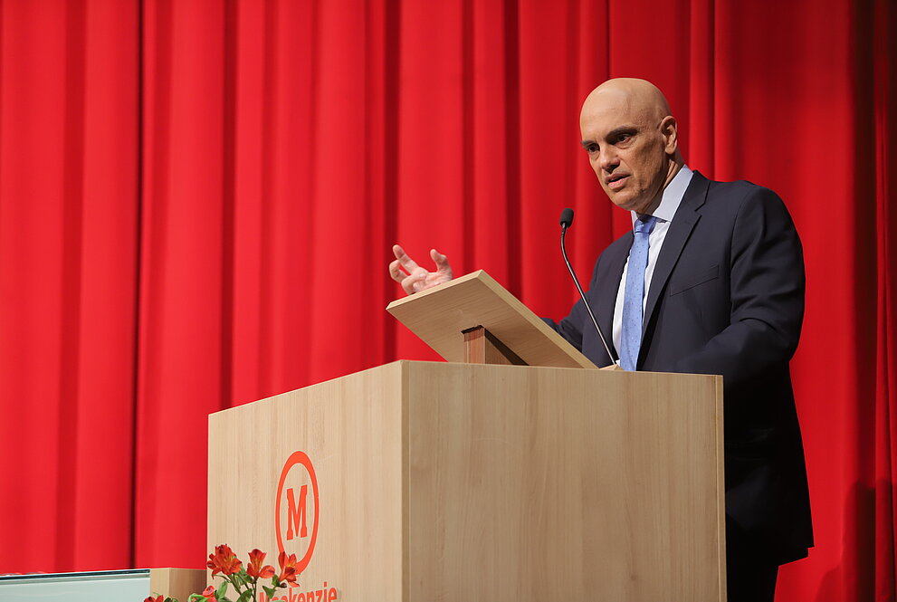 Moraes autoriza deputados do PL e veta Gustavo Gayer para vistar Bolsonaro