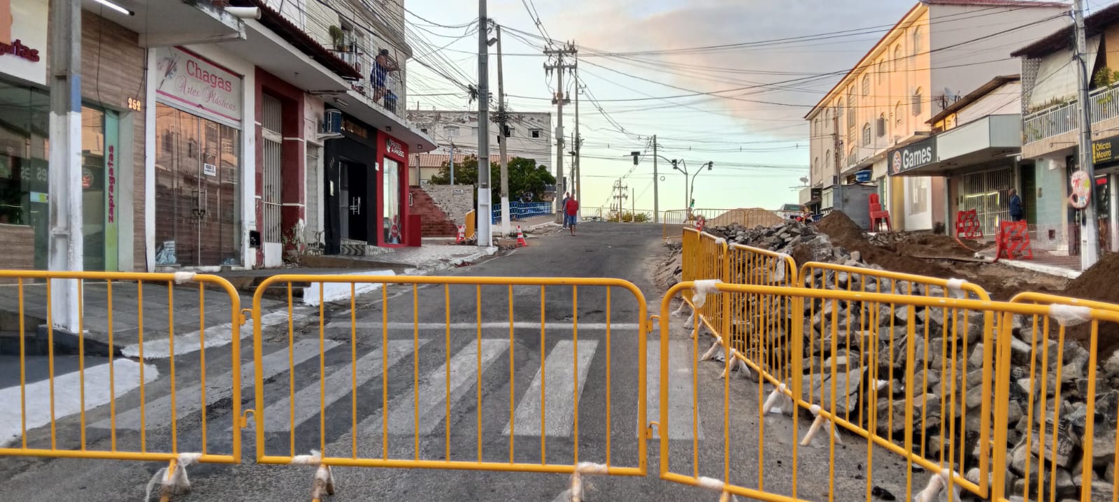 Caern segue com serviços de recomposição de vias em Currais Novos