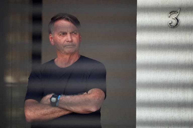 PGR pede a Moraes reforço de policiamento no entorno da casa de Bolsonaro para evitar suposta fuga