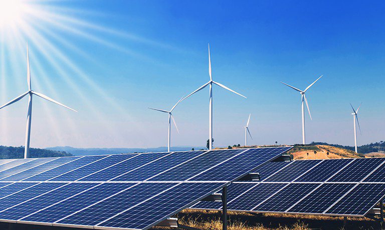 Usinas renováveis dominam expansão da matriz elétrica em julho