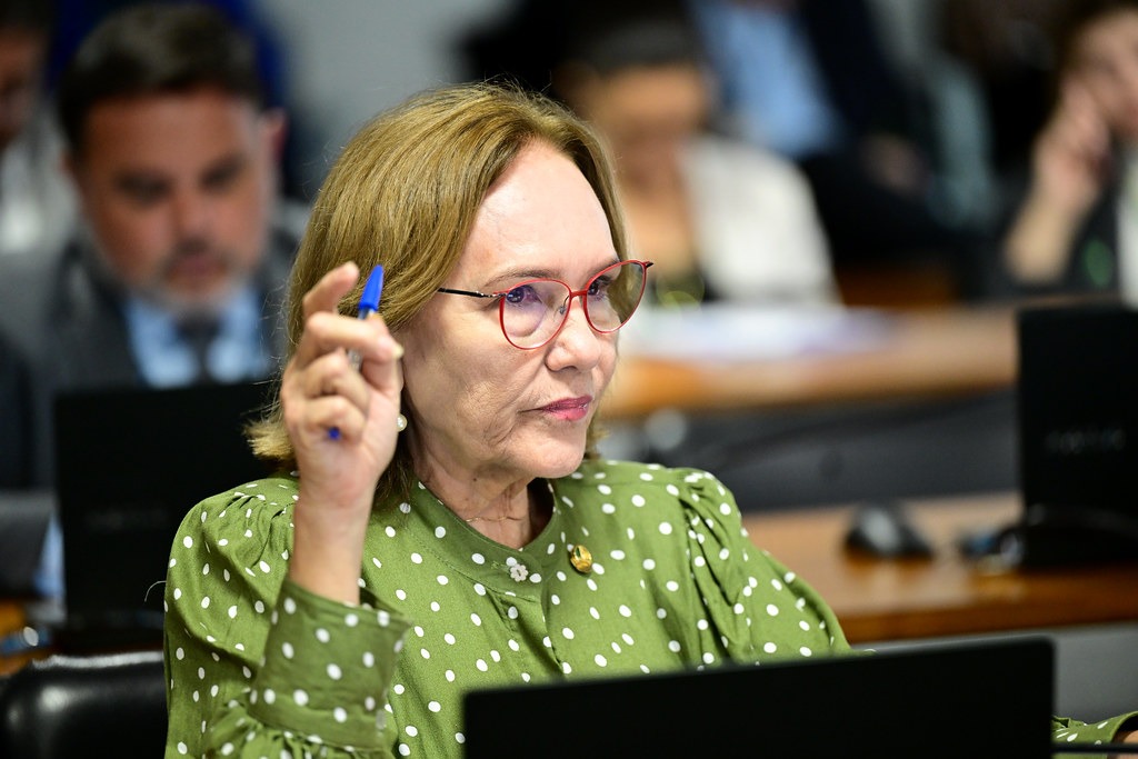 Tarifaço de Trump: Zenaide abre mandato para proteger economia potiguar e evitar desemprego