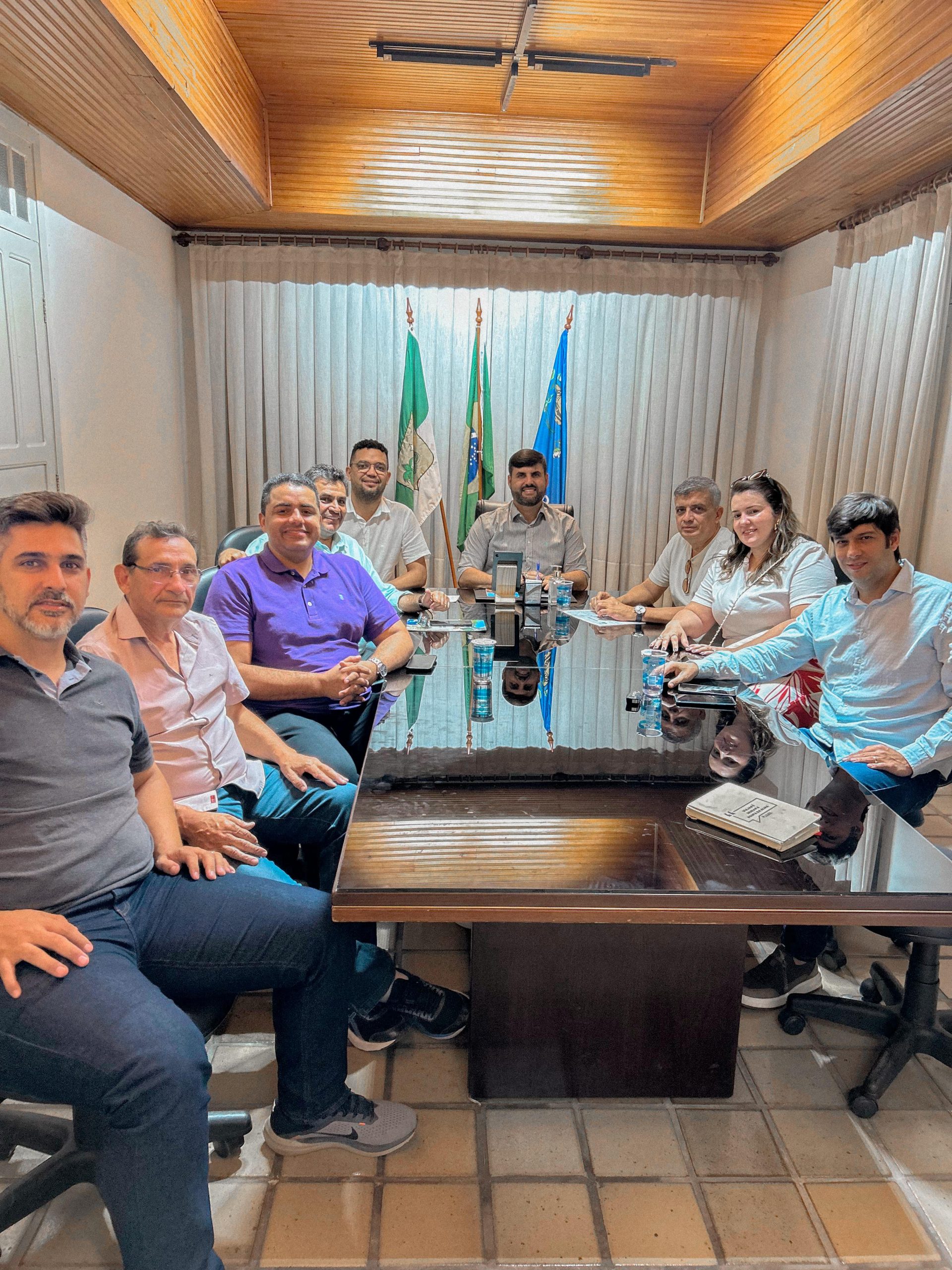 Prefeito Lucas Galvão abre diálogo para construção de casas rurais e apartamentos urbanos em Currais Novos
