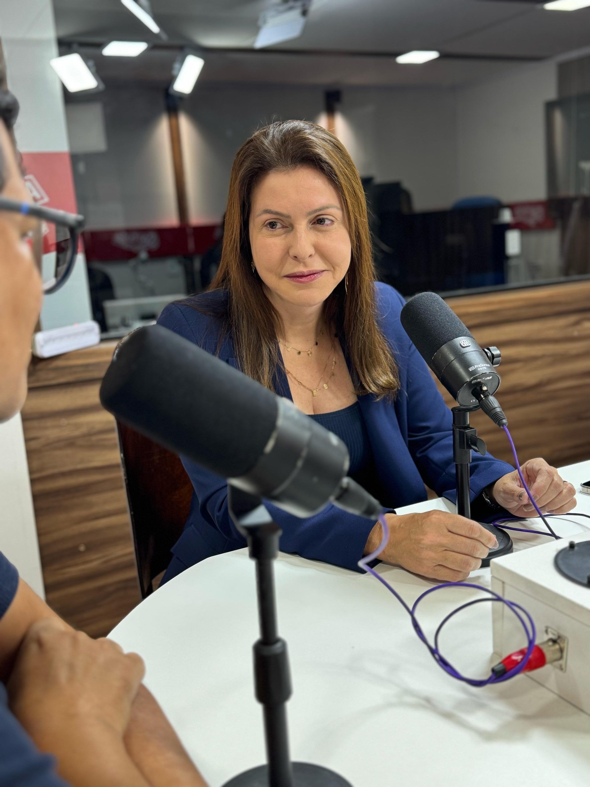 “Política pública se faz servindo a população, independente de partido”, diz Milena Galvão