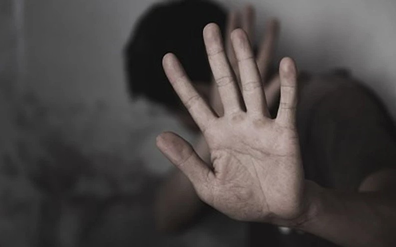 Com base na Lei Maria da Penha, homem vítima de violência doméstica por companheiro recebe medidas protetivas em Extremoz