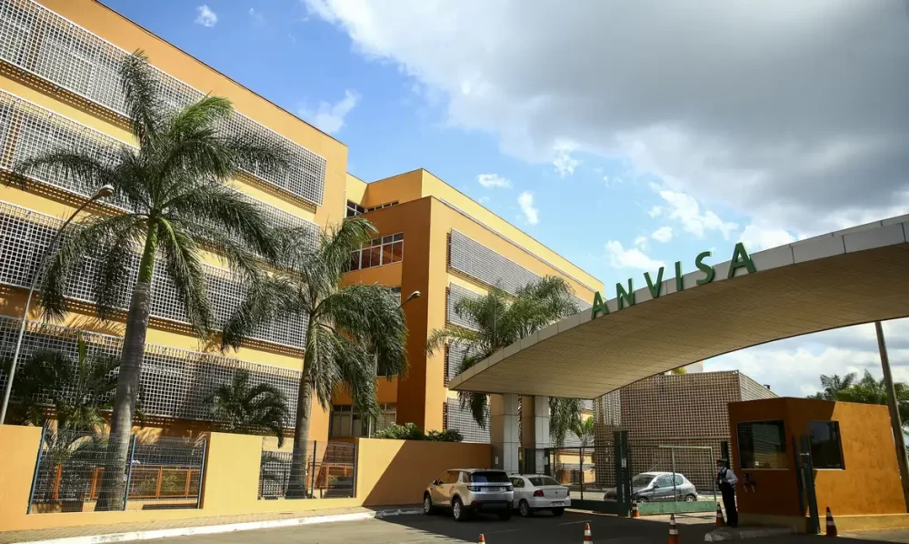 Suplementos irregulares à base de cúrcuma e chá verde são proibidos pela Anvisa