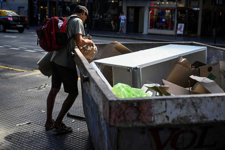 Pobreza cai na Argentina e atinge 31,6% no primeiro semestre deste ano