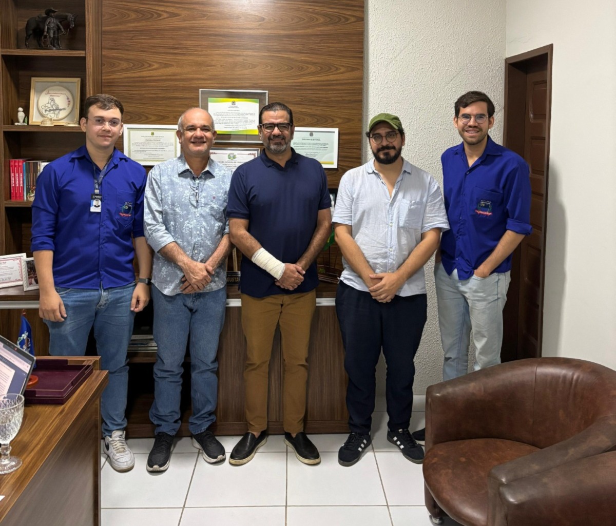 Pesquisadores visitam Câmara Municipal de Currais Novos em busca de informações sobre o escritor José Bezerra Gomes