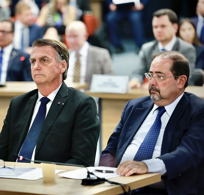Defesa de Bolsonaro critica delação de Cid e nega vínculo com 8/1