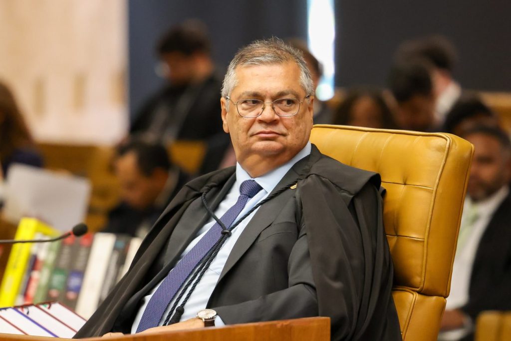 Dino determina que PF investigue conduta de Bolsonaro durante pandemia